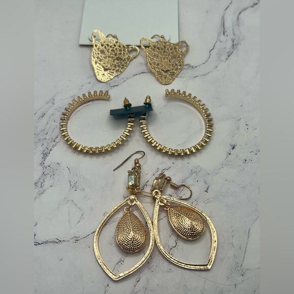 14 pairs of gold tone assorted style earrings, some NWT - Picture 11 of 14